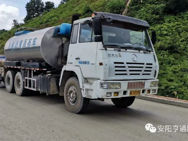 我公司廣東河惠莞項目透層、封層試驗段完成