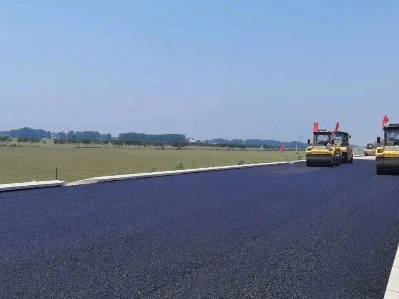 許信高速透層、封層和瀝青下面層試驗(yàn)段攤鋪圓 滿成功